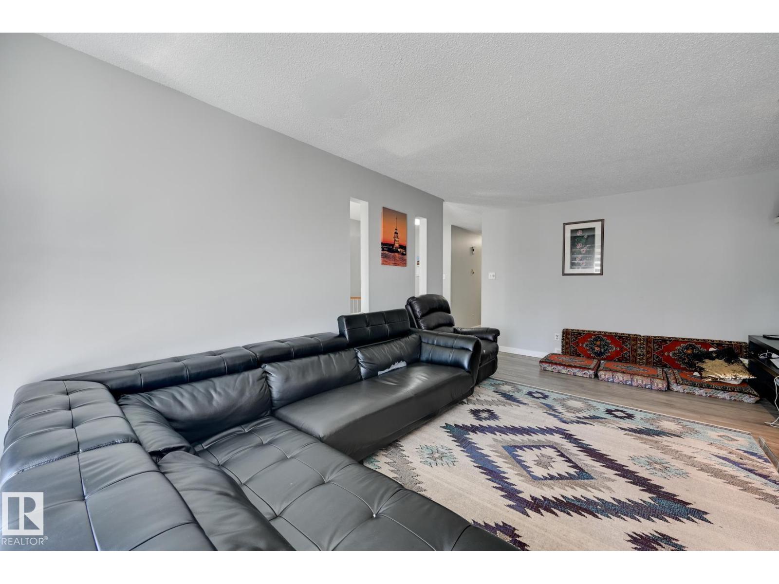4628 37 AV NW - 13