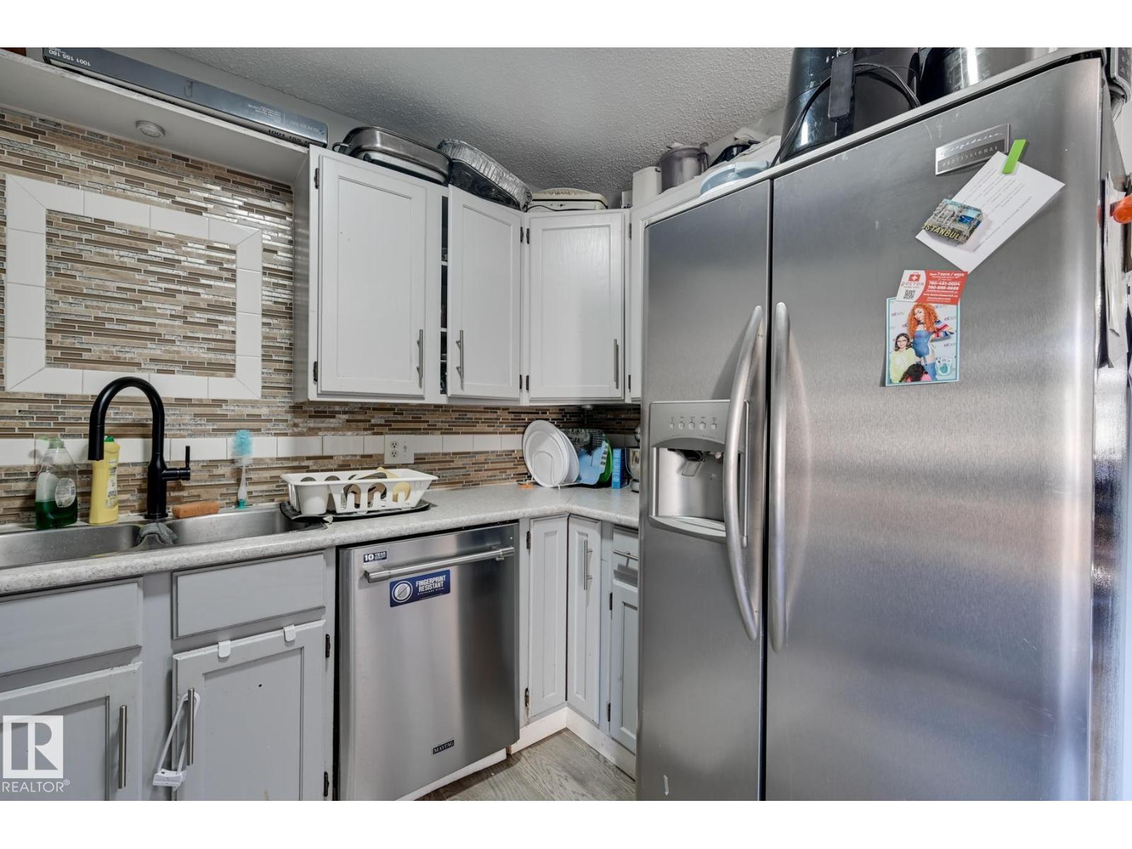 4628 37 AV NW - 15