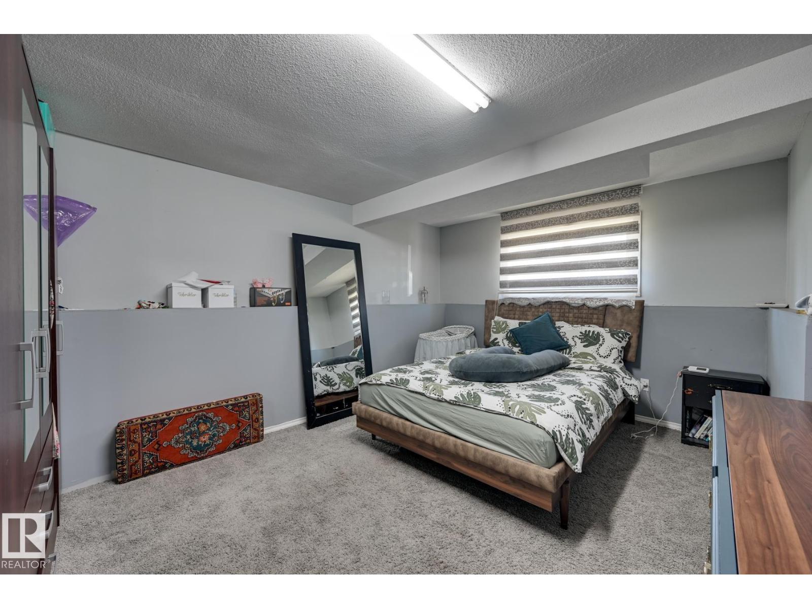 4628 37 AV NW - 21