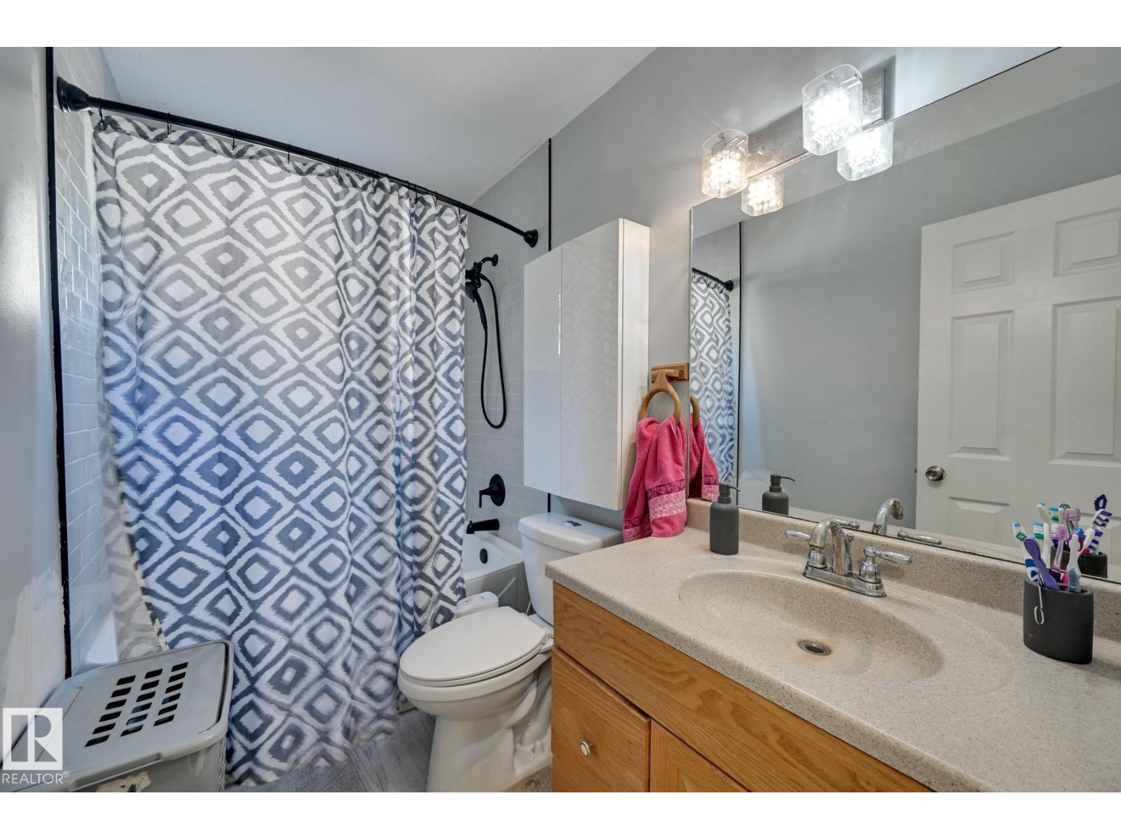 4628 37 AV NW - 22