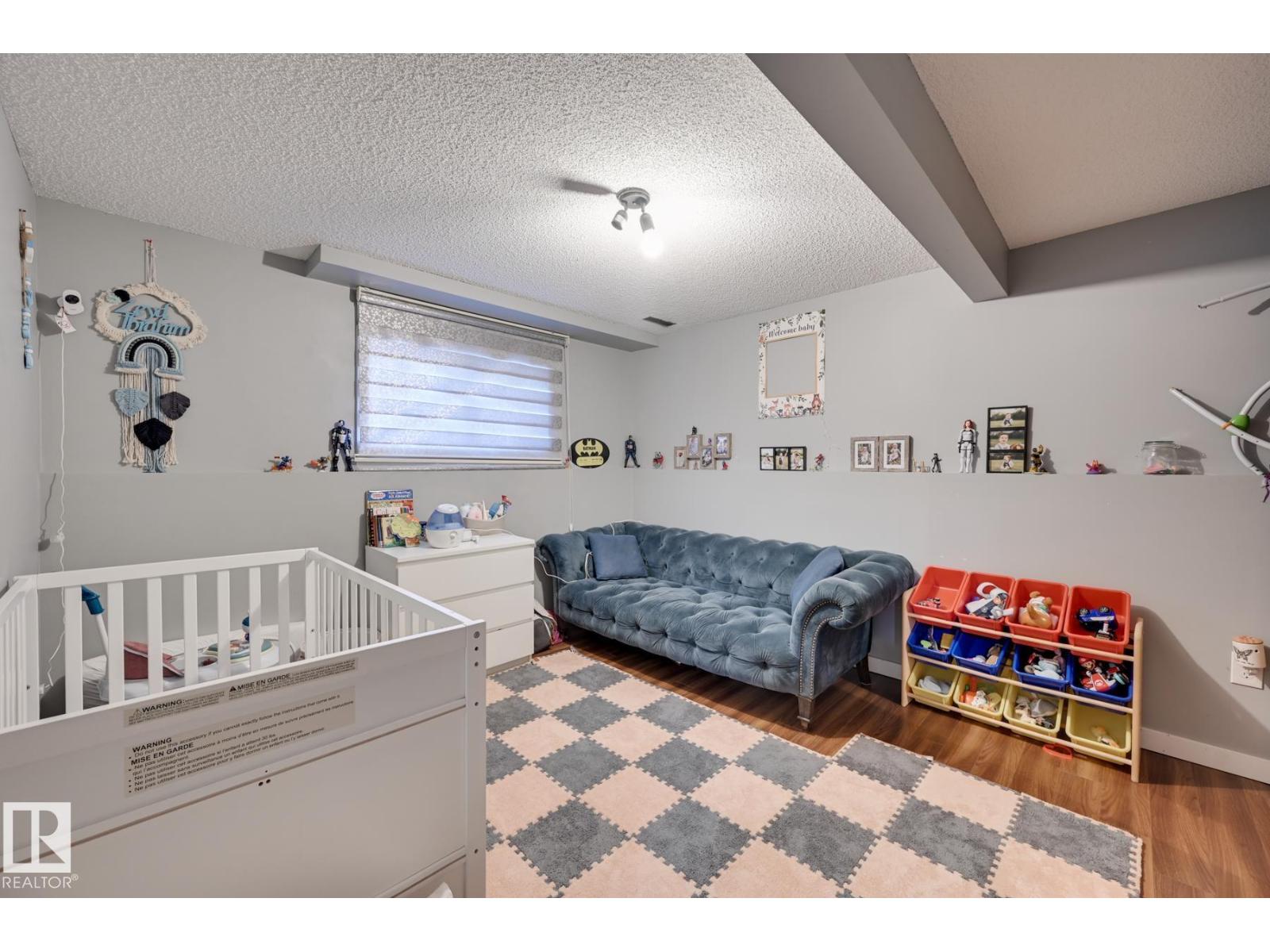 4628 37 AV NW - 23