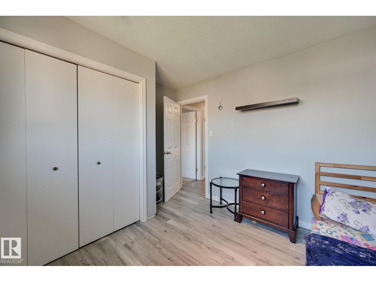 4628 37 AV NW - 26