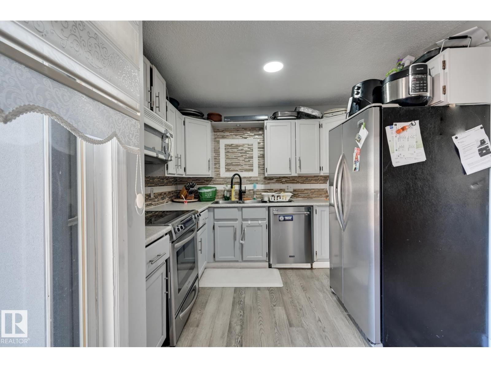 4628 37 AV NW - 3