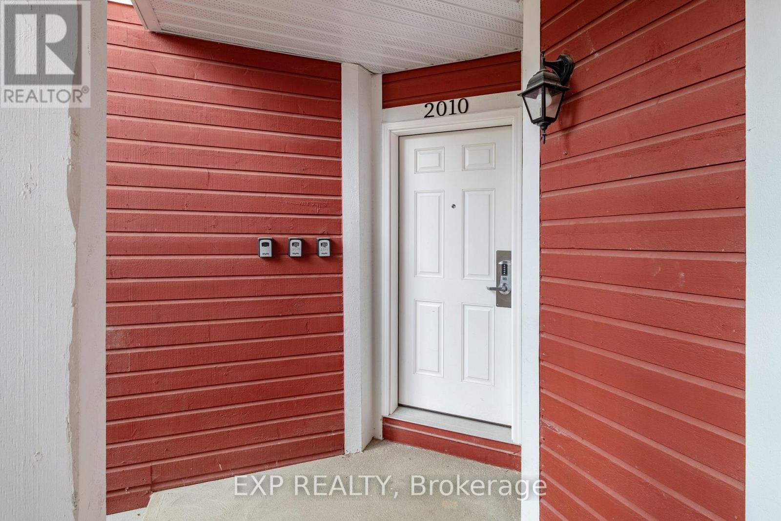 #2010/2011 90 HIGHLAND DRIVE - 20