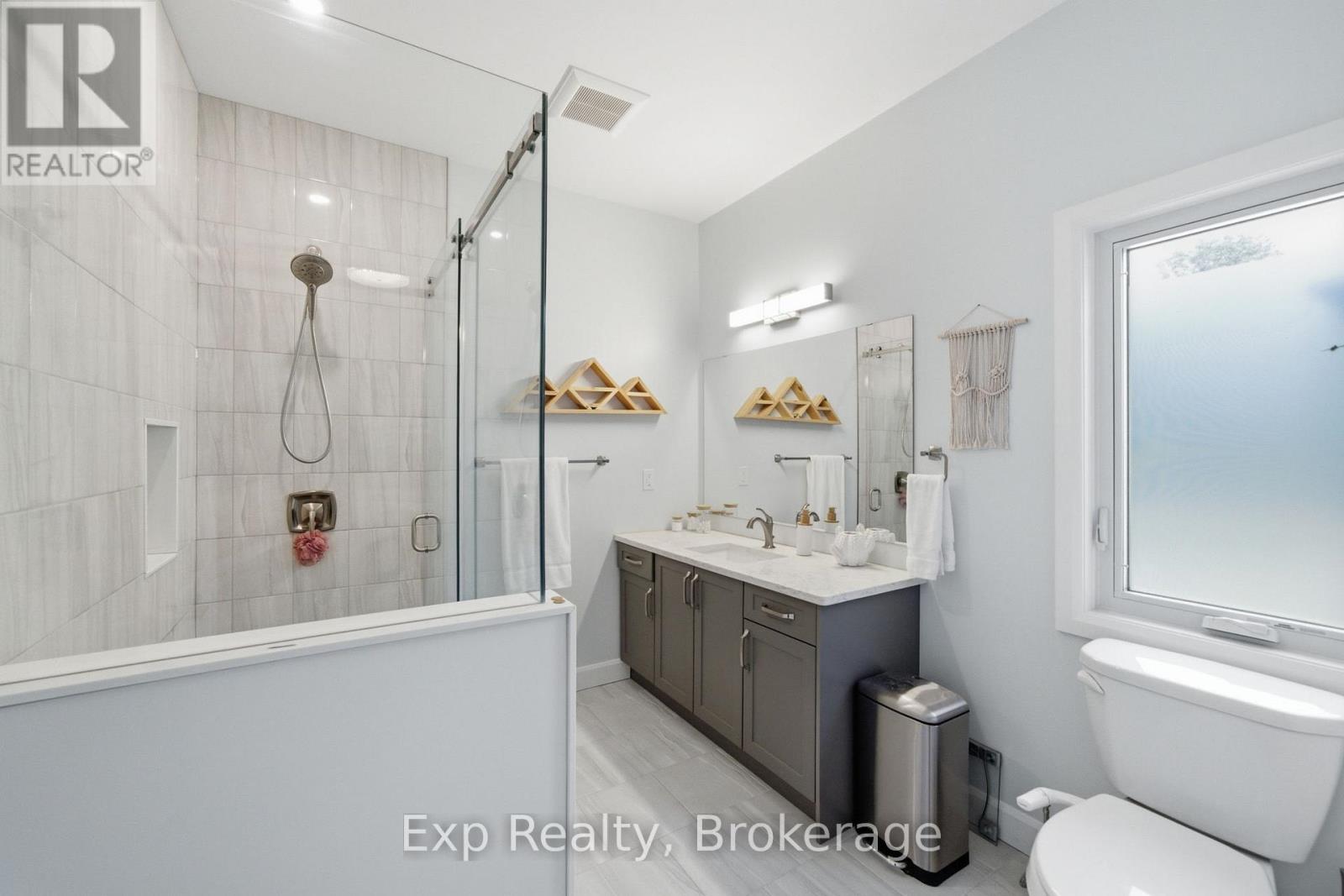 282 JOHN STREET - 15