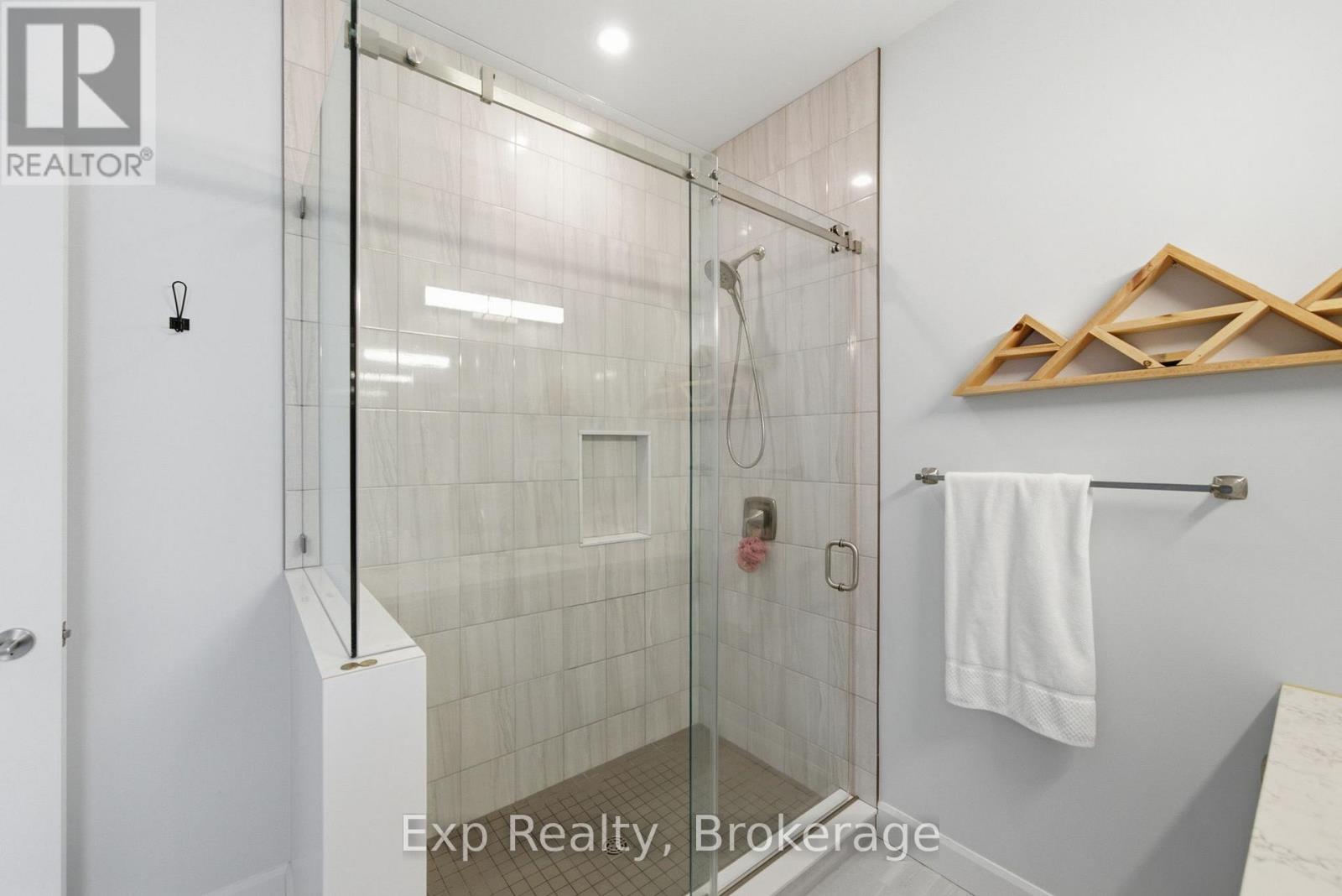 282 JOHN STREET - 17