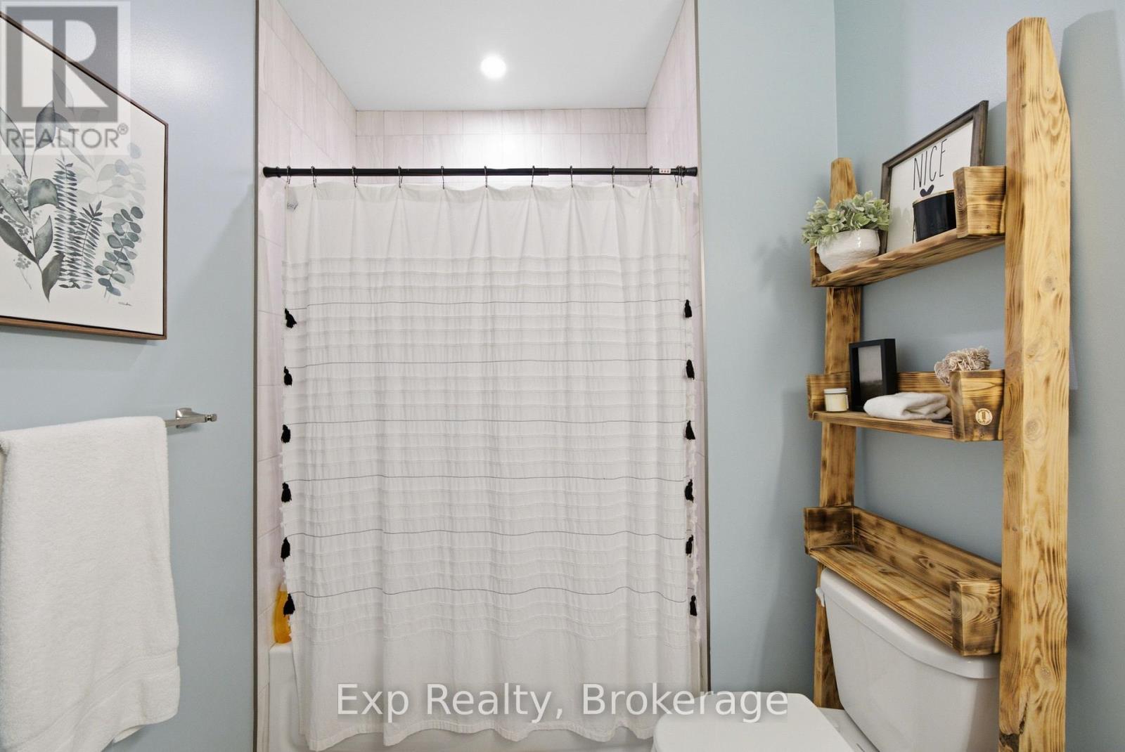 282 JOHN STREET - 23