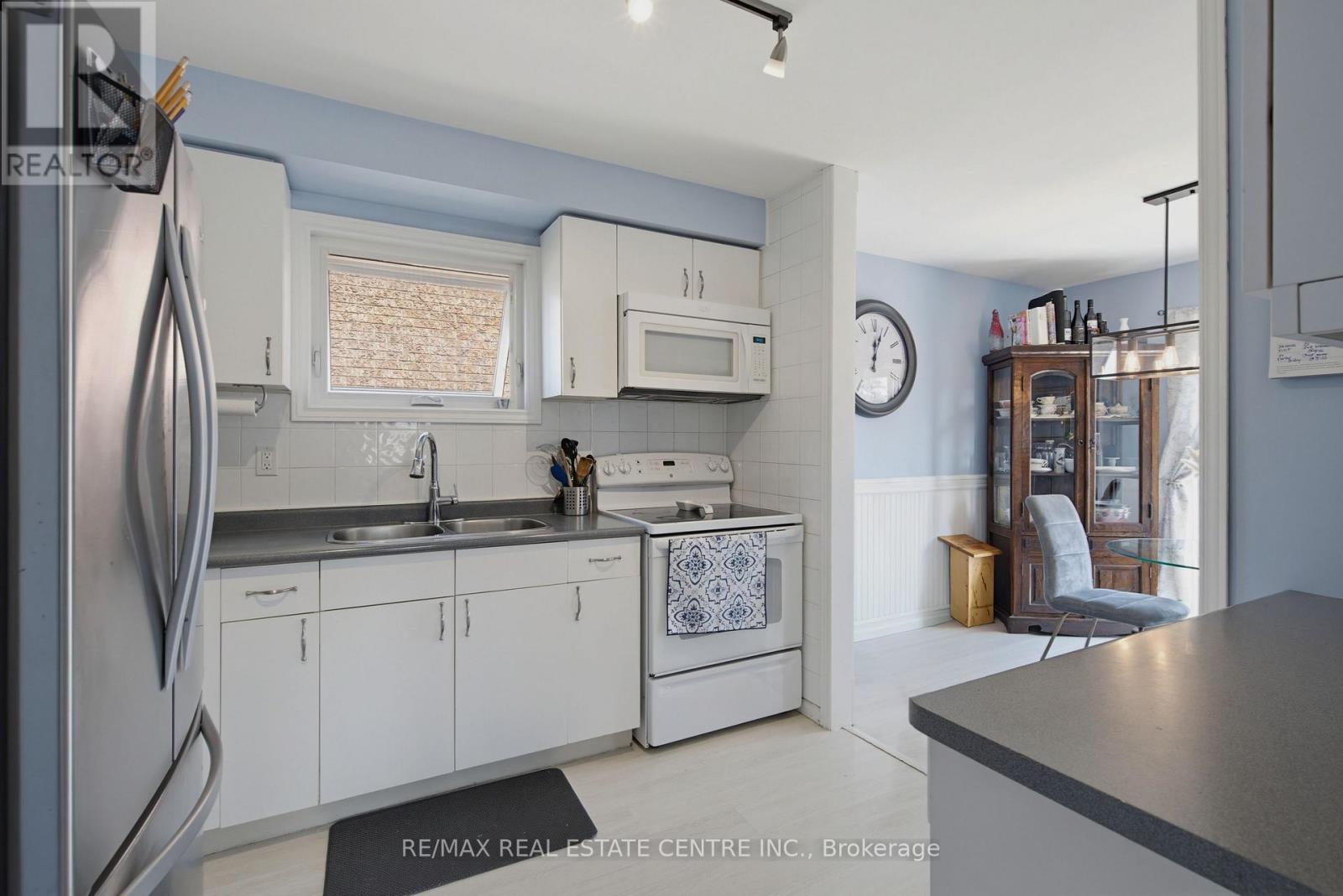 164 COURTNEY CRESCENT - 12
