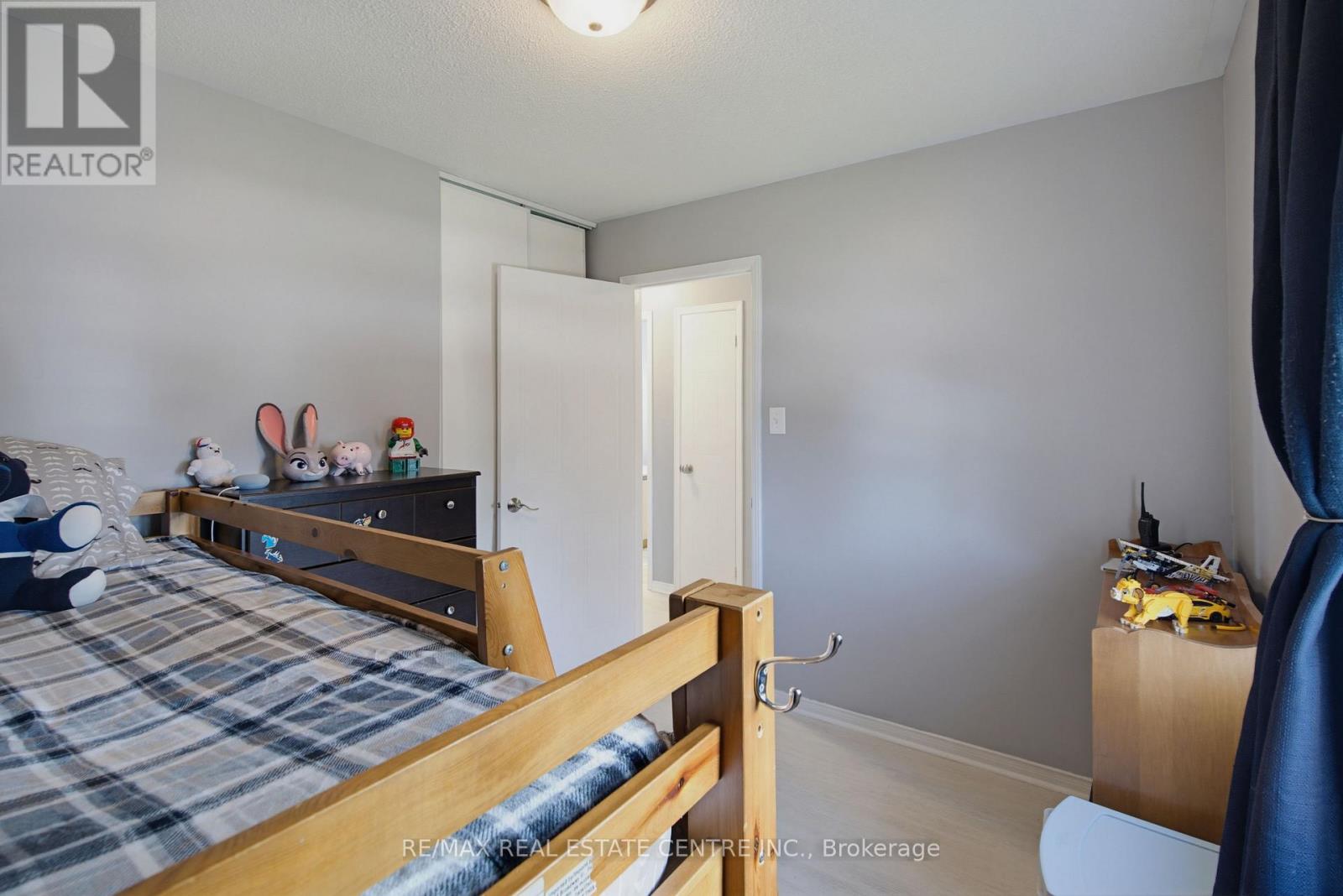 164 COURTNEY CRESCENT - 17
