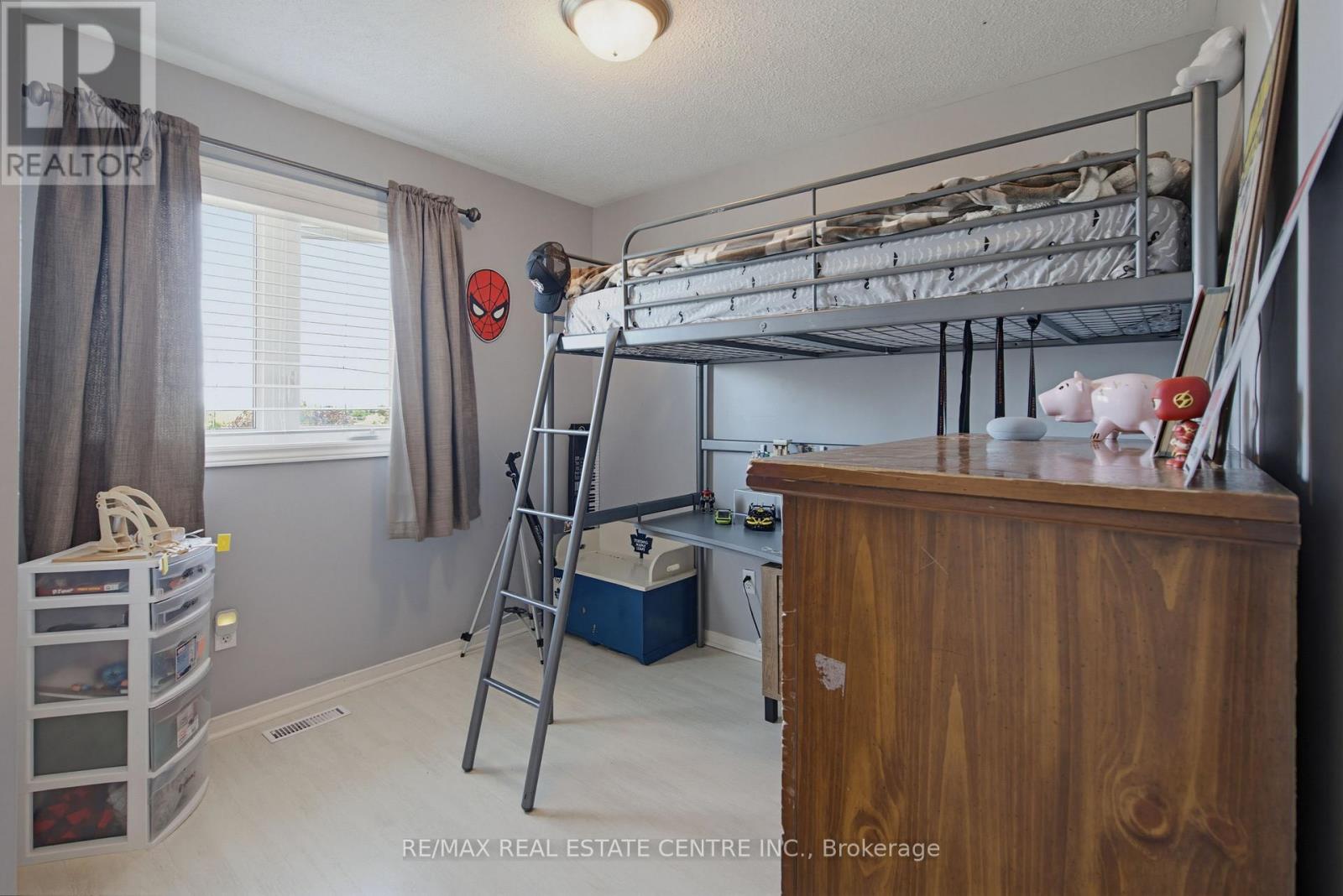 164 COURTNEY CRESCENT - 18
