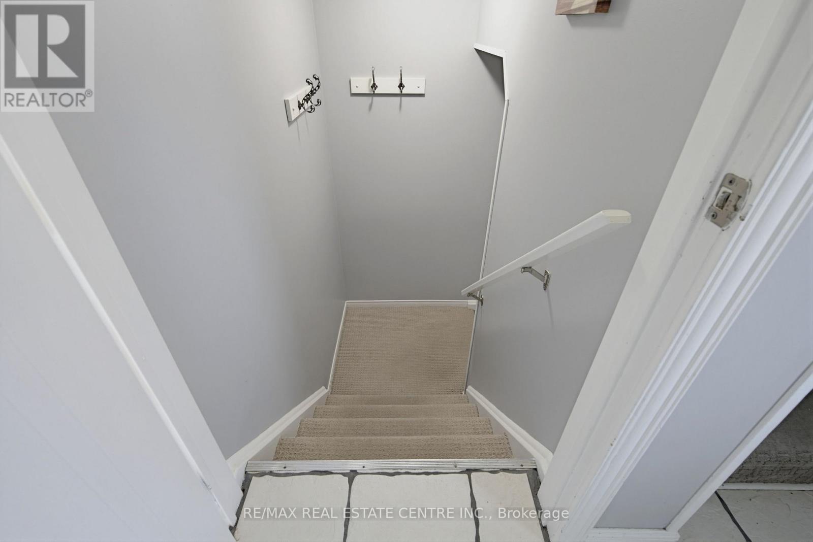 164 COURTNEY CRESCENT - 21