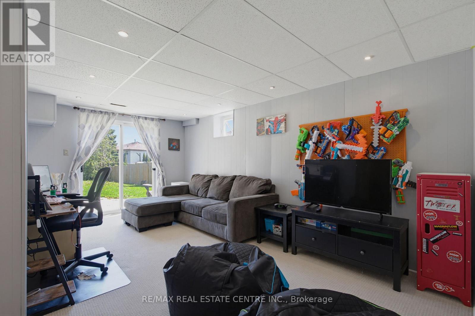 164 COURTNEY CRESCENT - 23