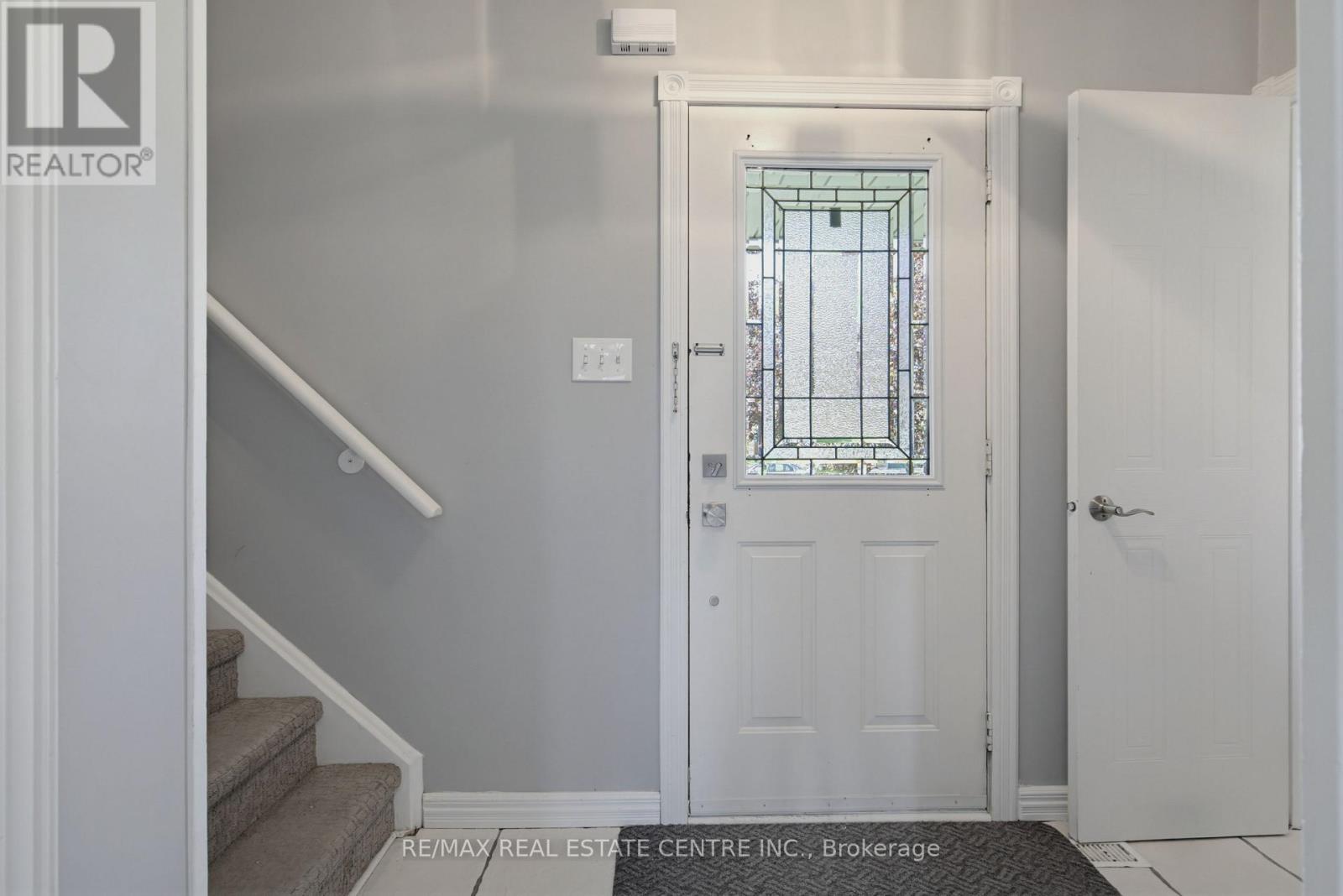 164 COURTNEY CRESCENT - 3