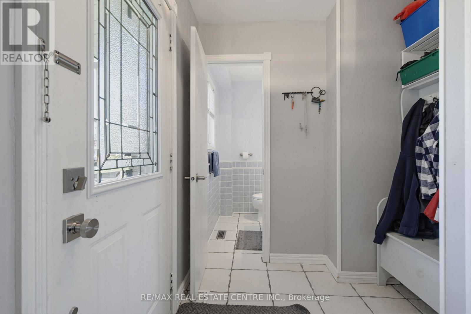 164 COURTNEY CRESCENT - 4