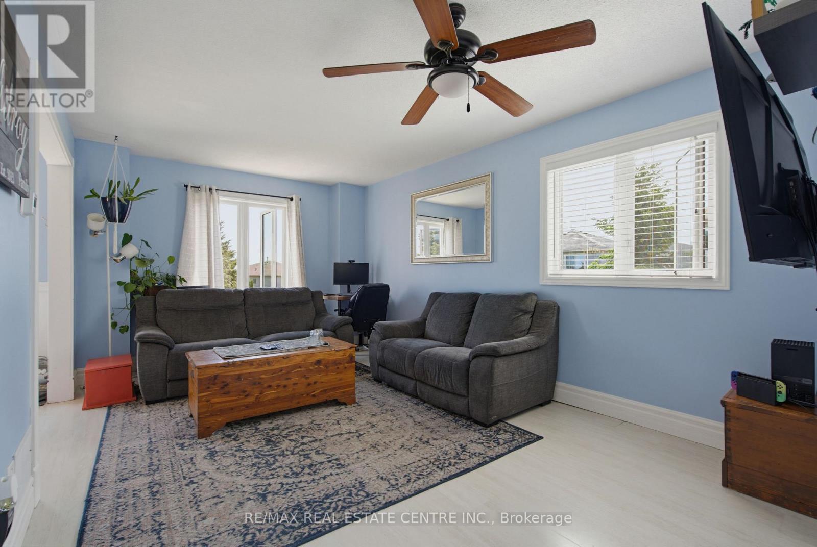 164 COURTNEY CRESCENT - 6