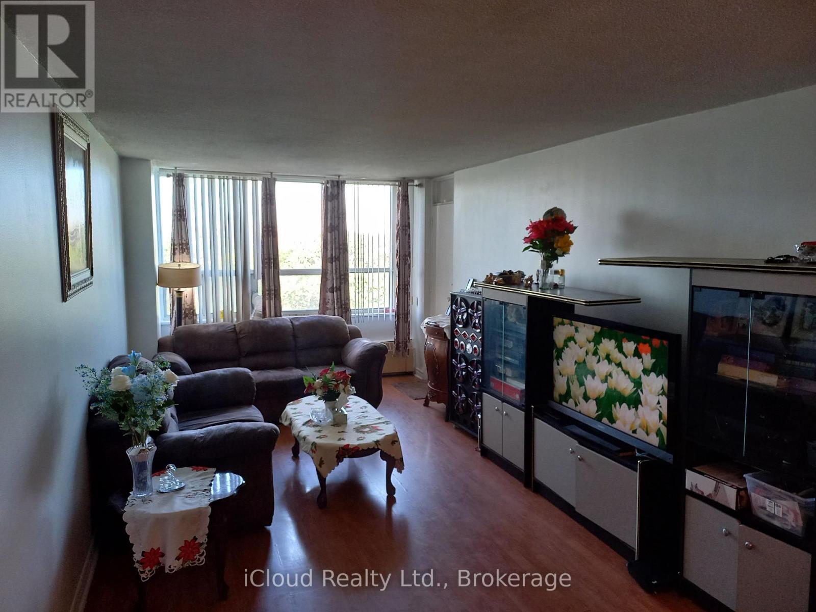 #806 390 DIXON ROAD - 18