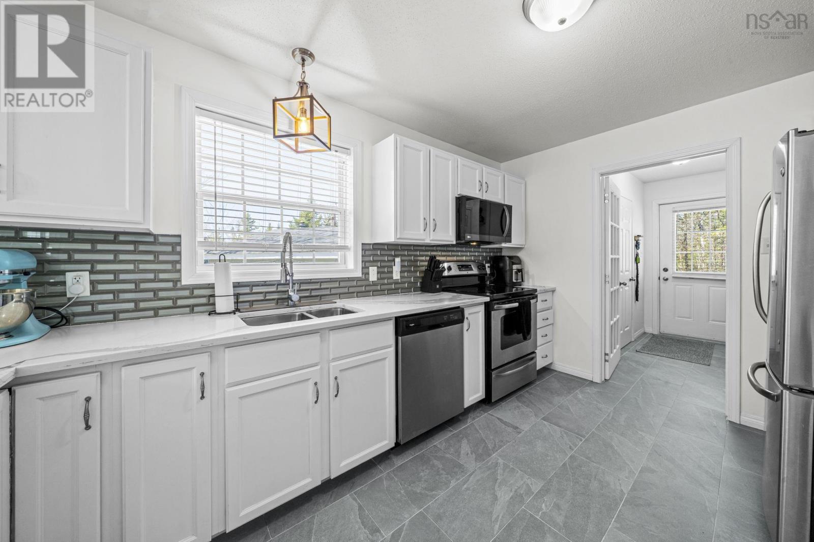 3340 Sackville Drive - 11