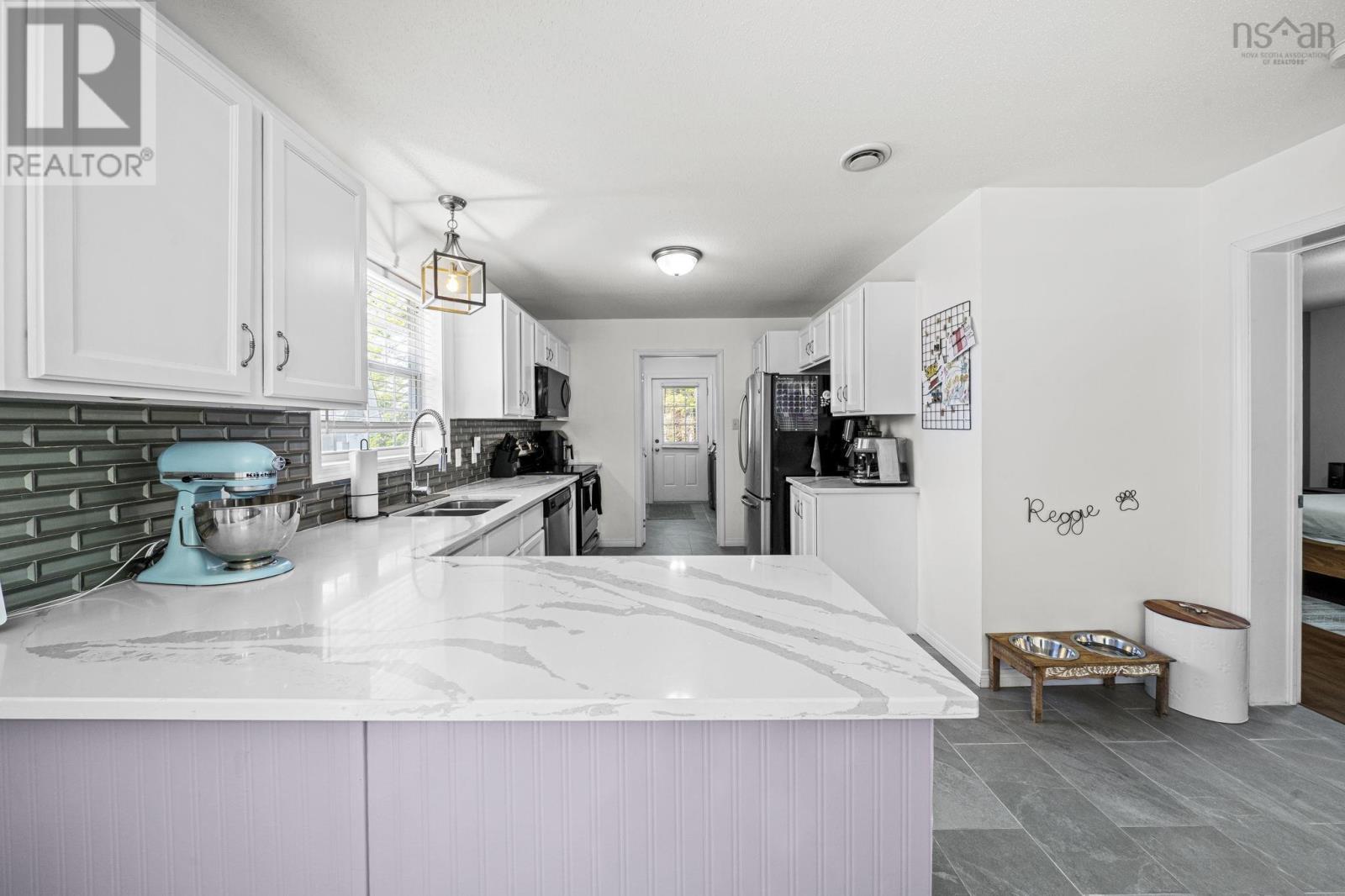 3340 Sackville Drive - 9