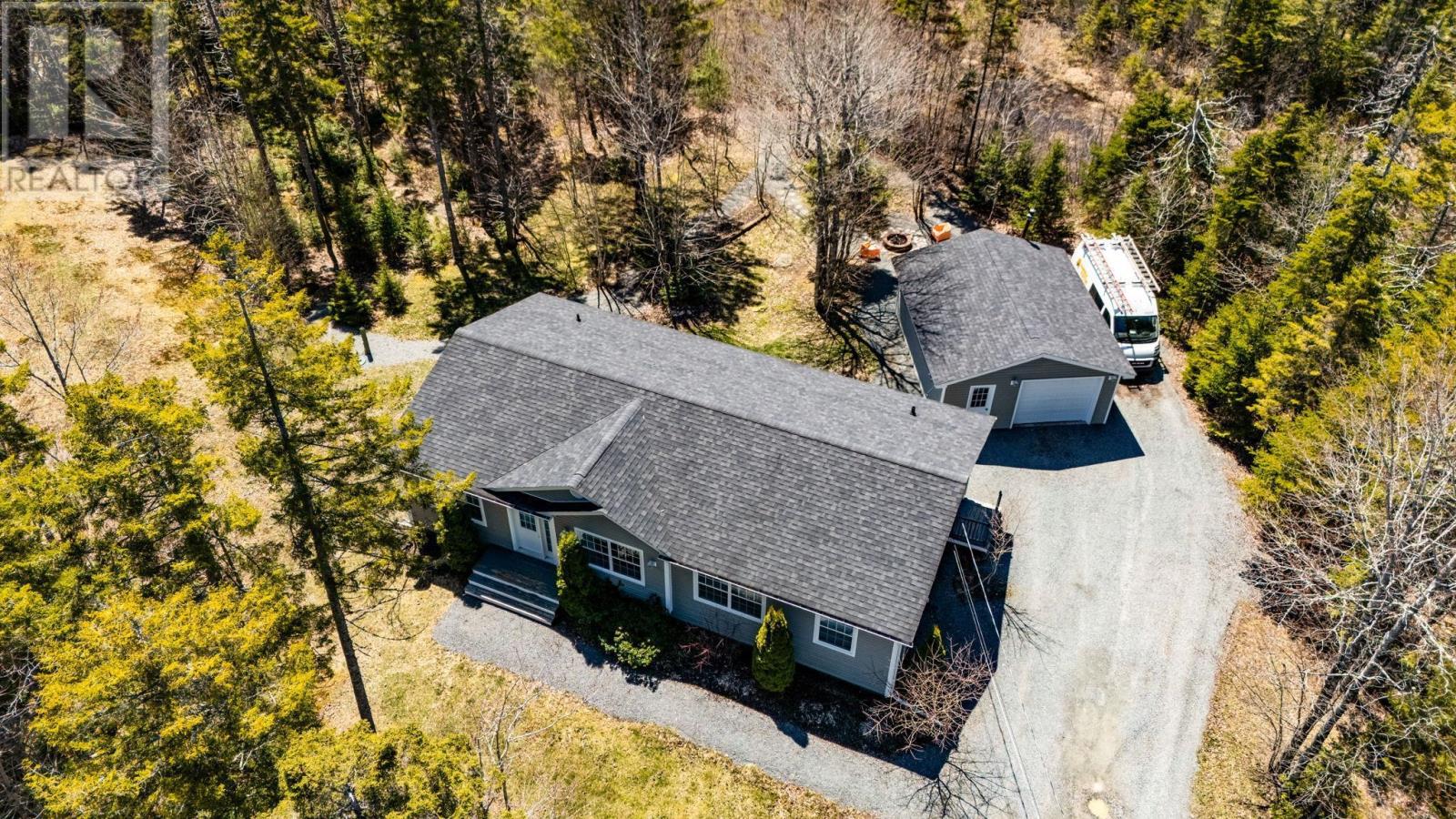 3340 Sackville Drive - 35