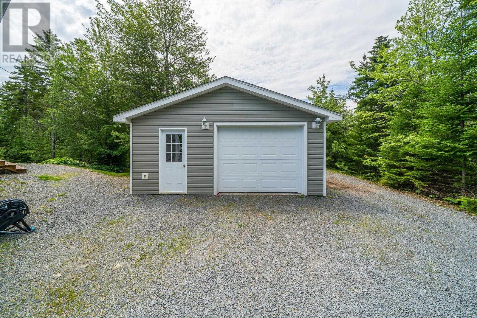 3340 Sackville Drive - 28