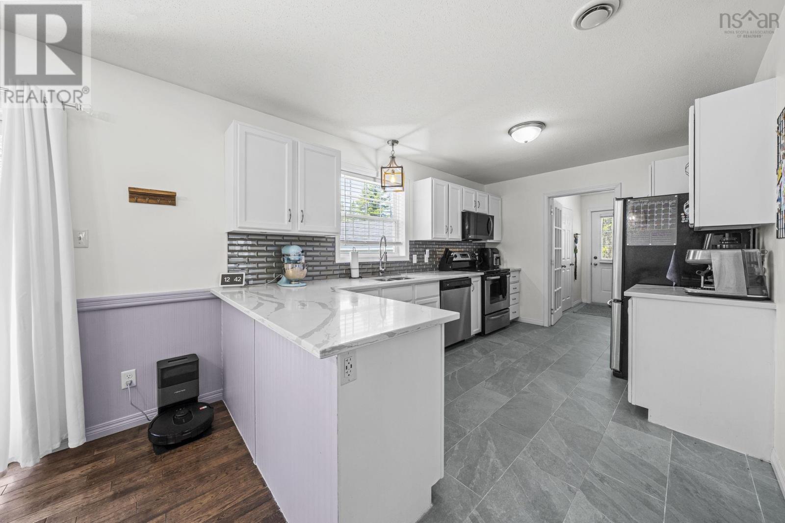 3340 Sackville Drive - 8