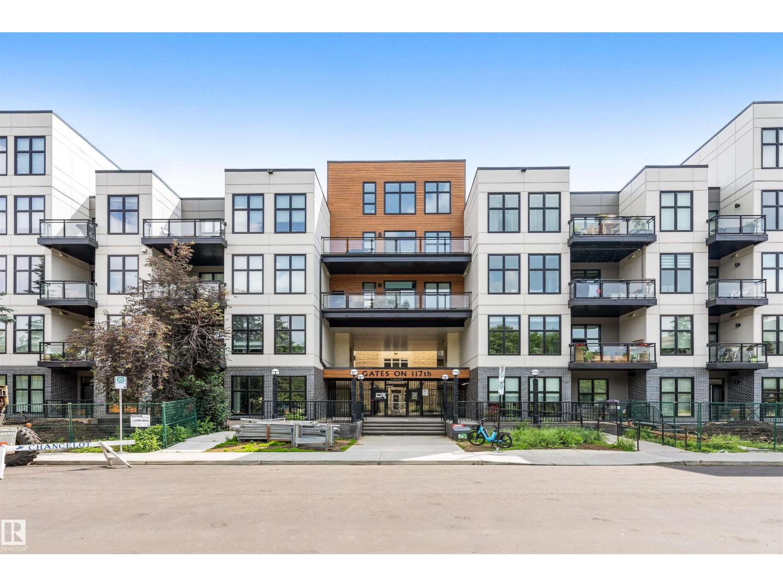#105 10531 117 ST NW - 1
