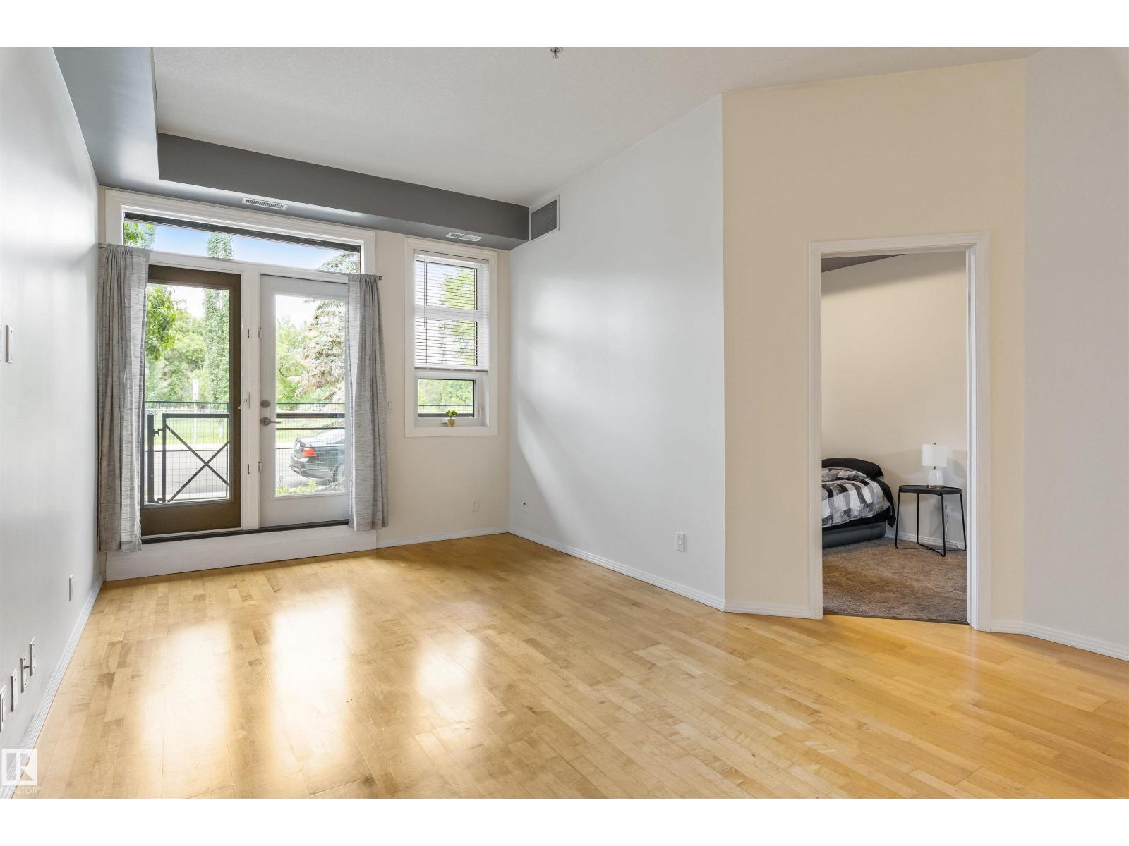 #105 10531 117 ST NW - 12