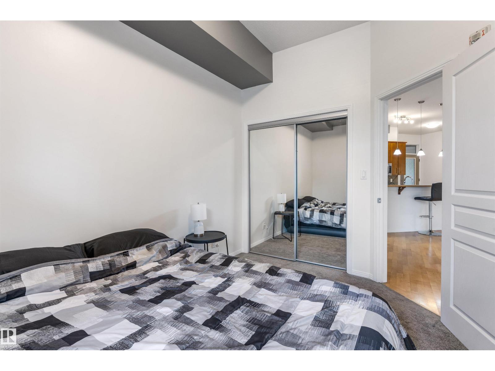 #105 10531 117 ST NW - 14