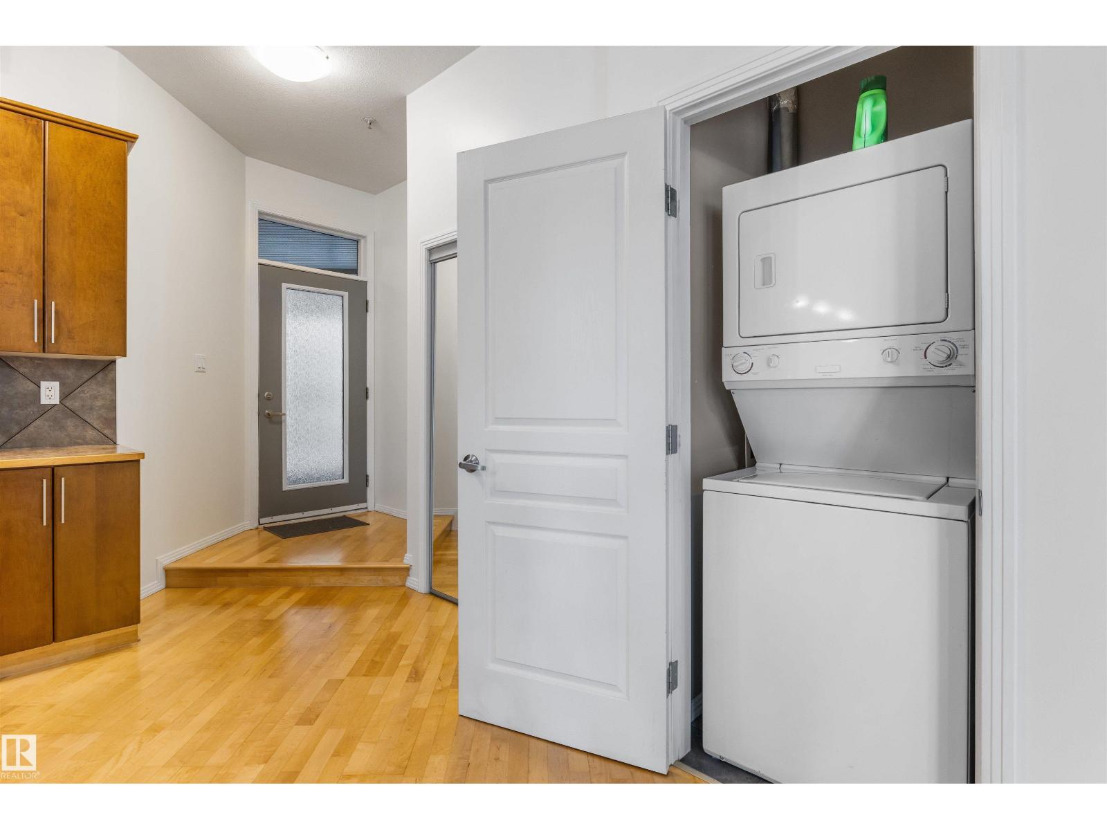 #105 10531 117 ST NW - 18