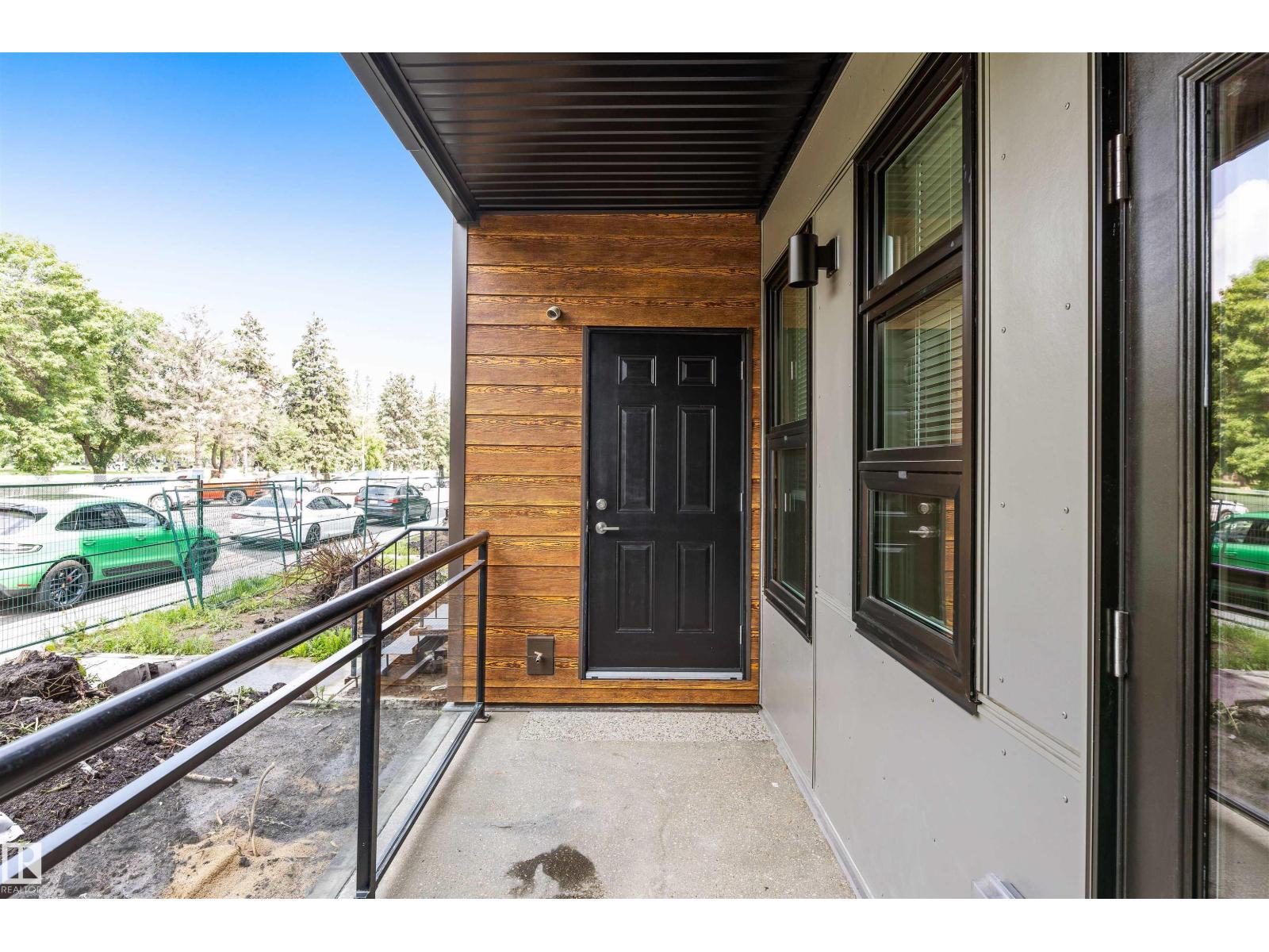 #105 10531 117 ST NW - 19