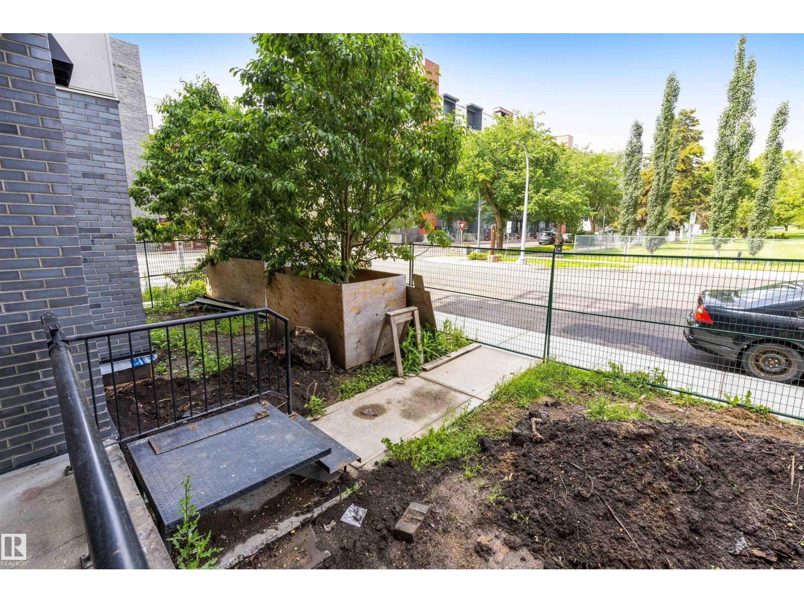 #105 10531 117 ST NW - 22