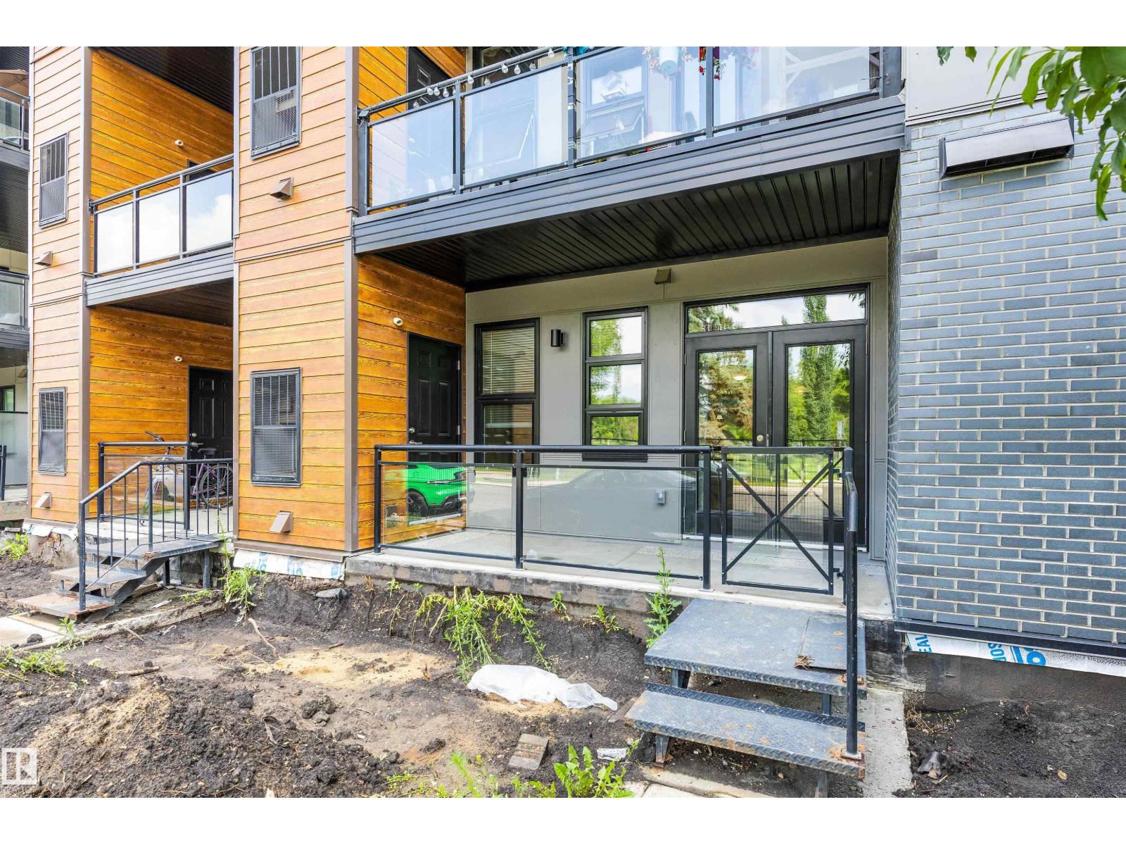 #105 10531 117 ST NW - 24