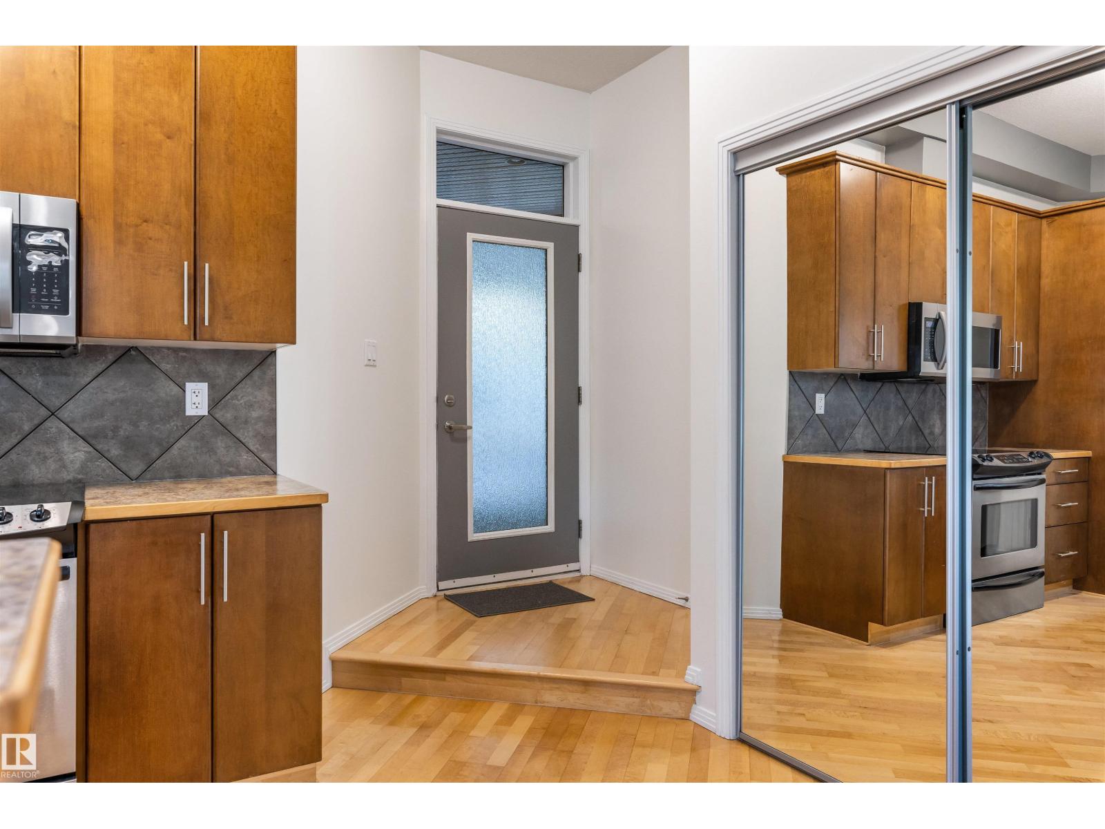 #105 10531 117 ST NW - 4