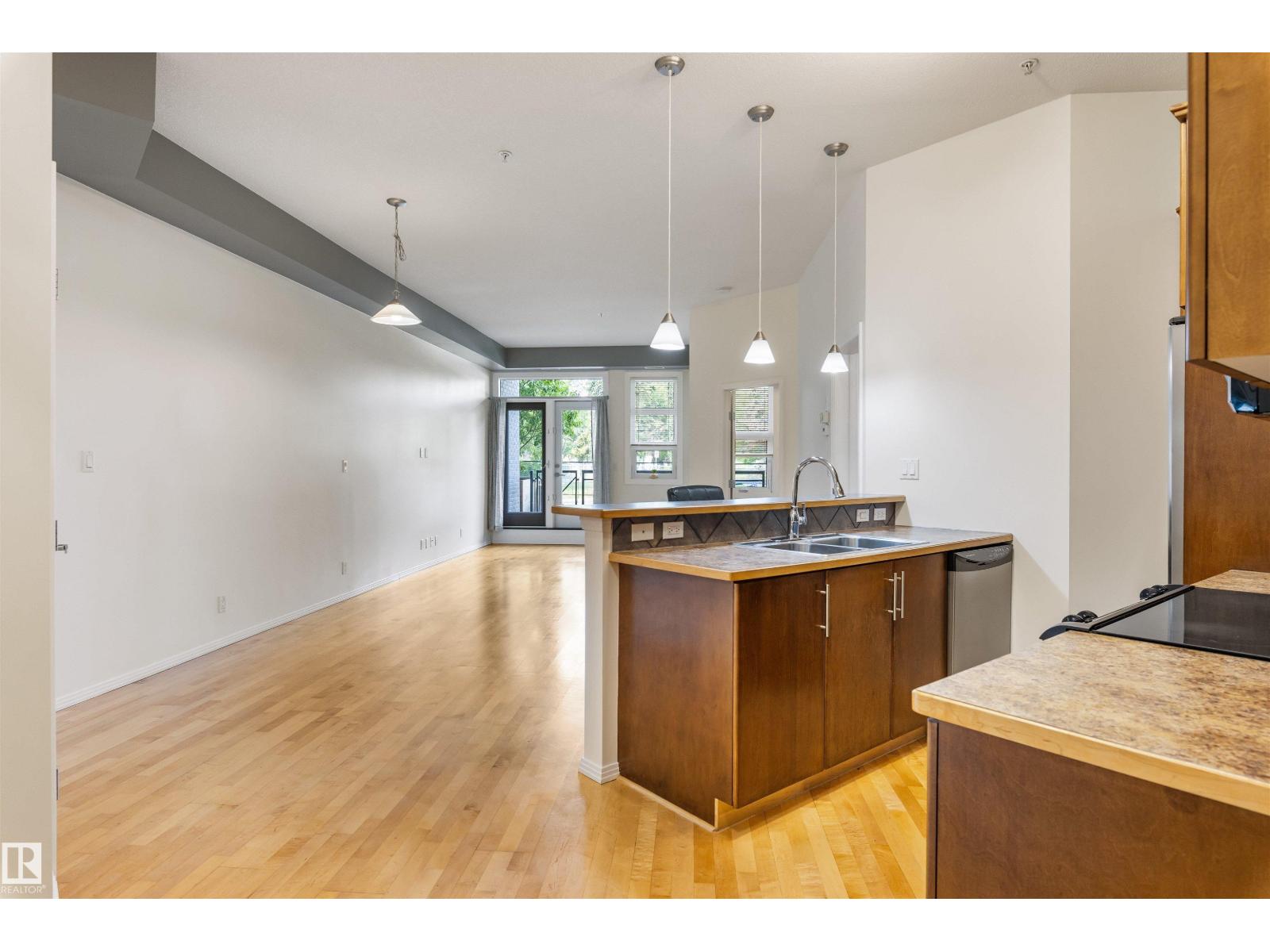 #105 10531 117 ST NW - 5
