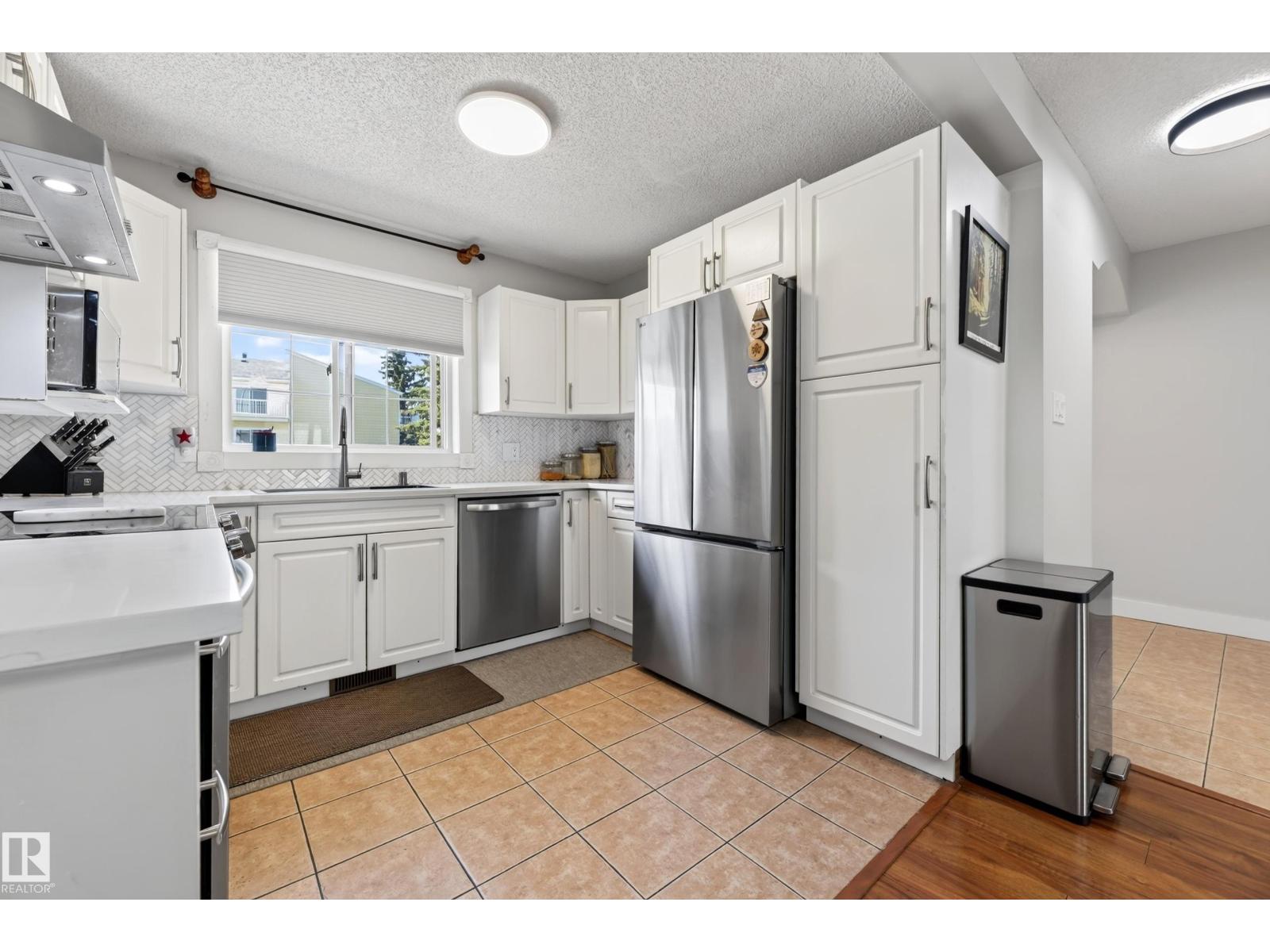 6514 19 AV NW - Image 8