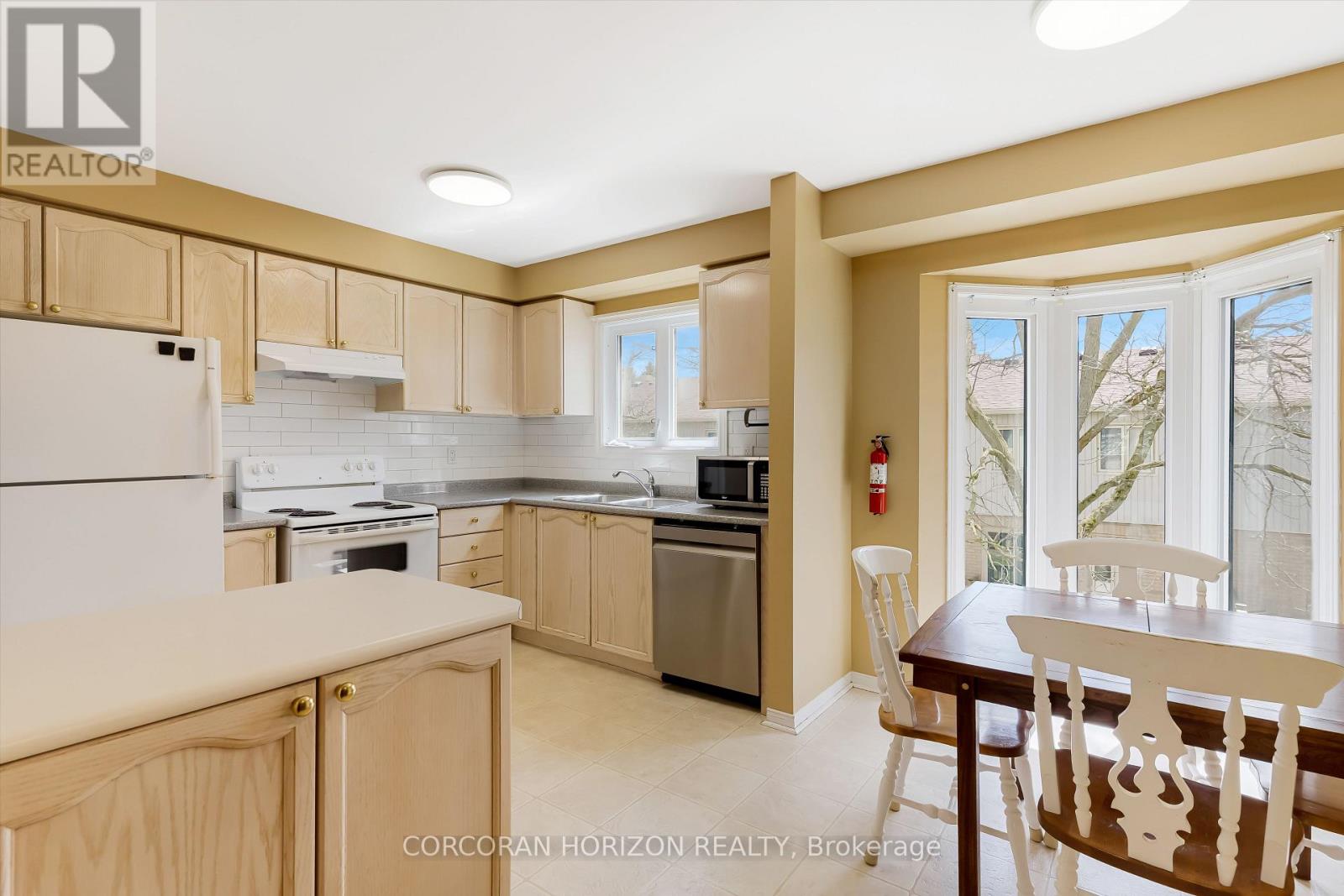 #74 302 COLLEGE AVENUE W - 20