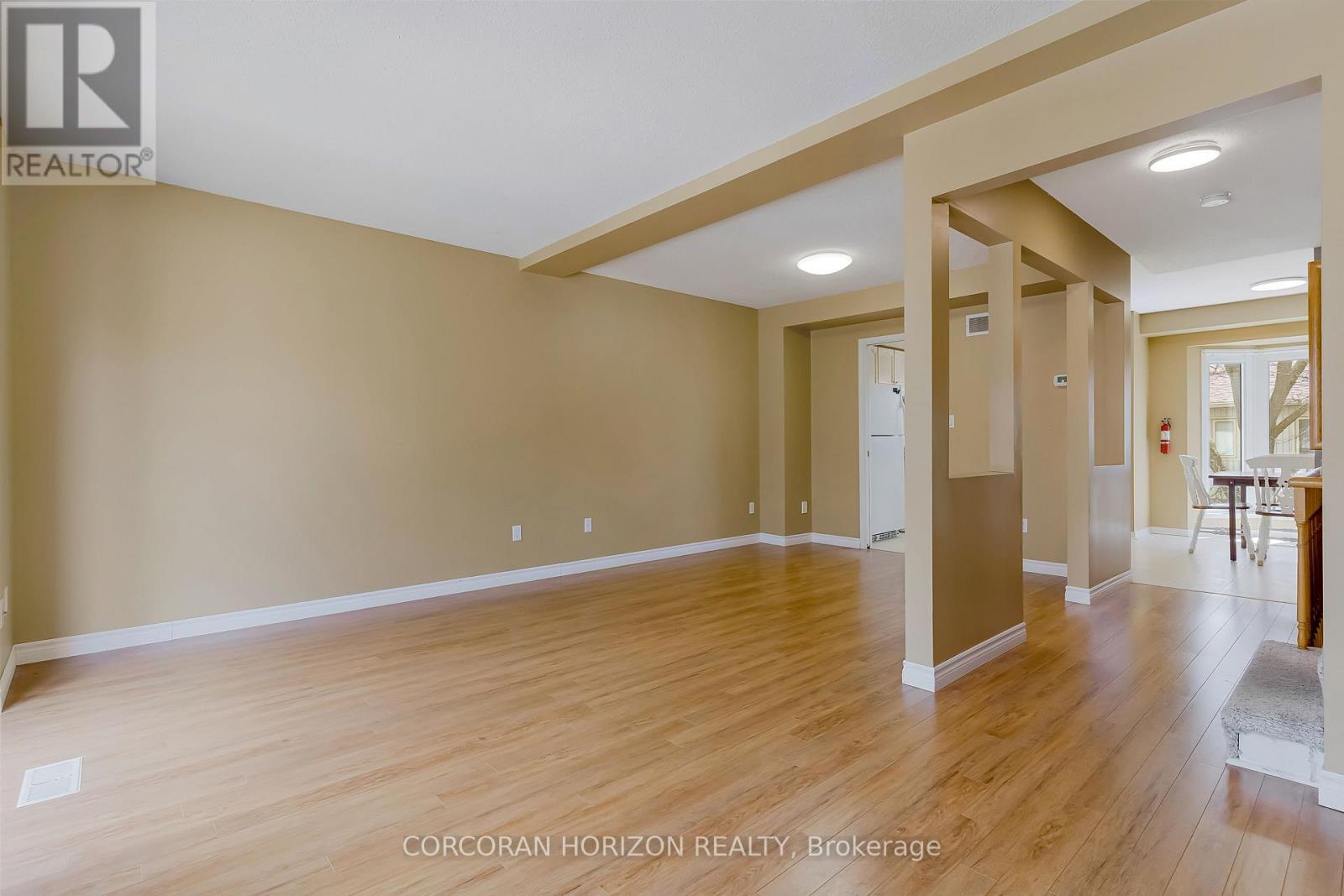 #74 302 COLLEGE AVENUE W - 27