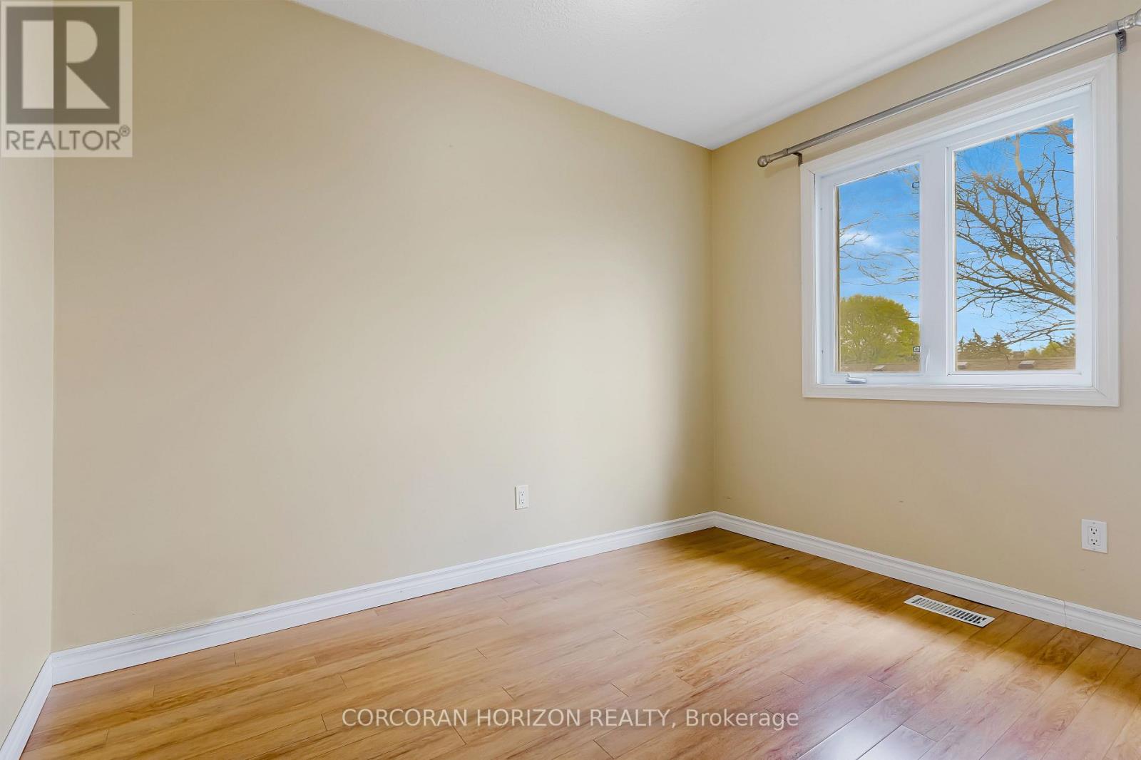 #74 302 COLLEGE AVENUE W - 31