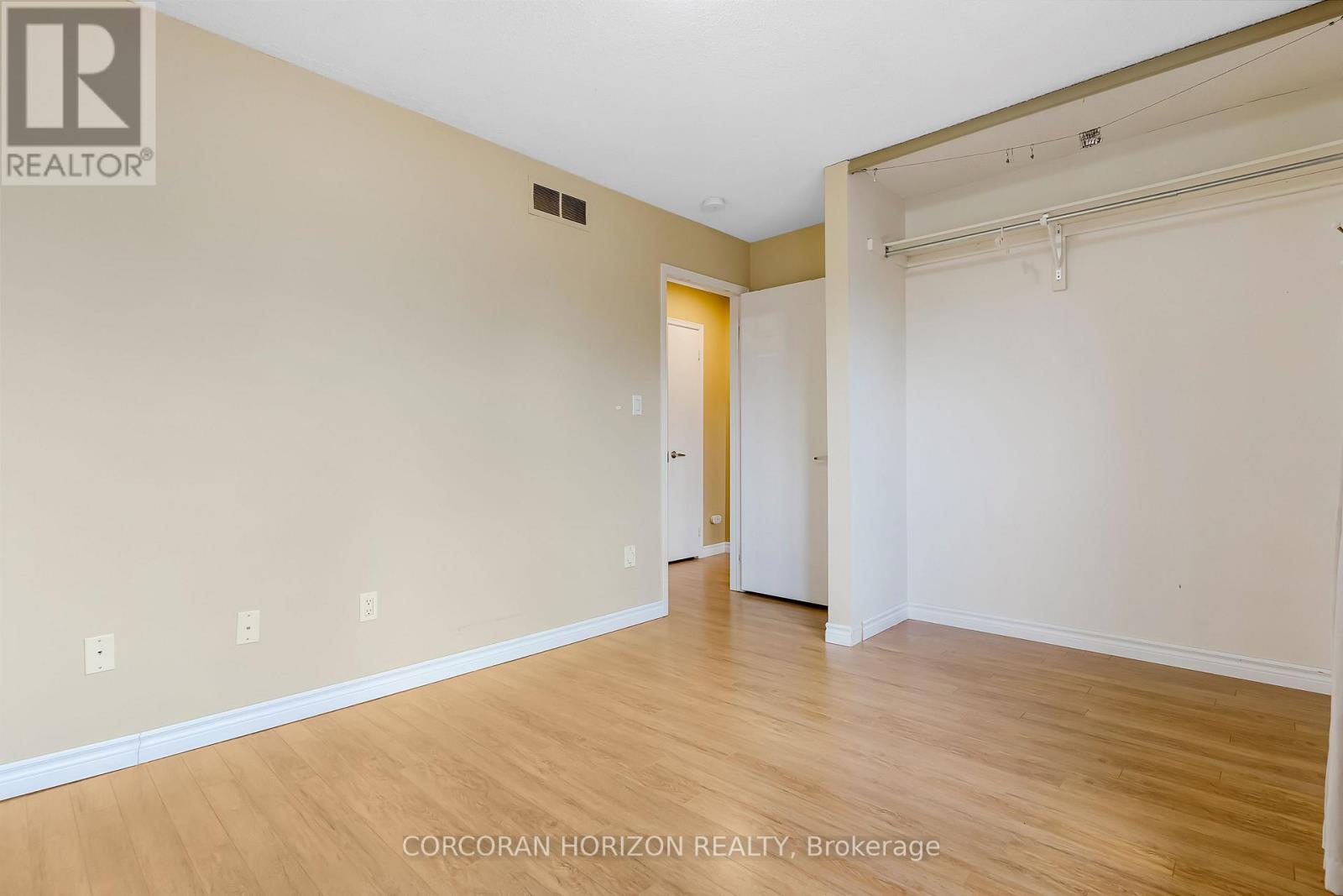 #74 302 COLLEGE AVENUE W - 35
