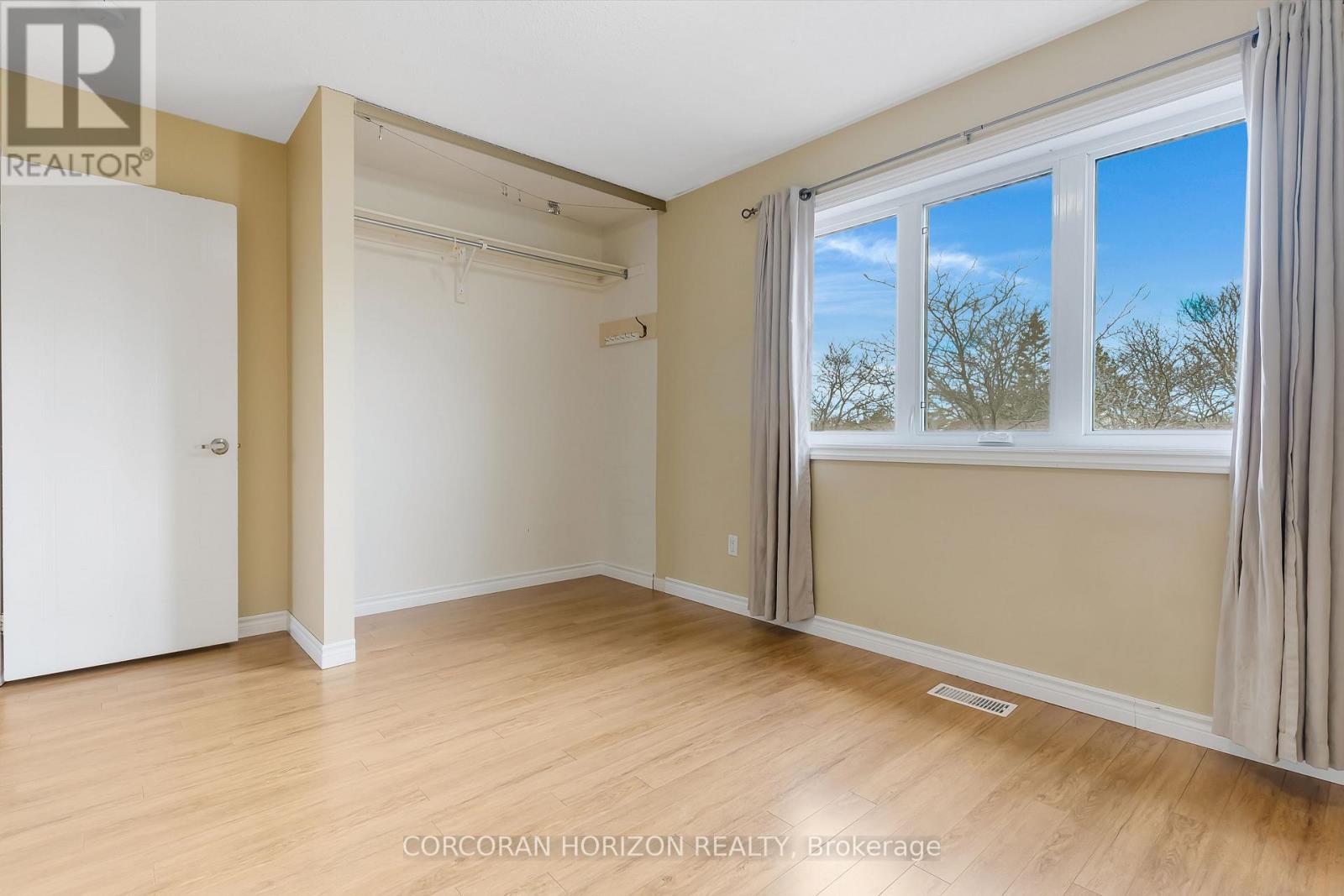 #74 302 COLLEGE AVENUE W - 36