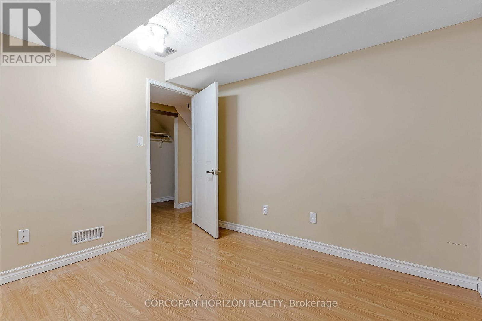 #74 302 COLLEGE AVENUE W - 40