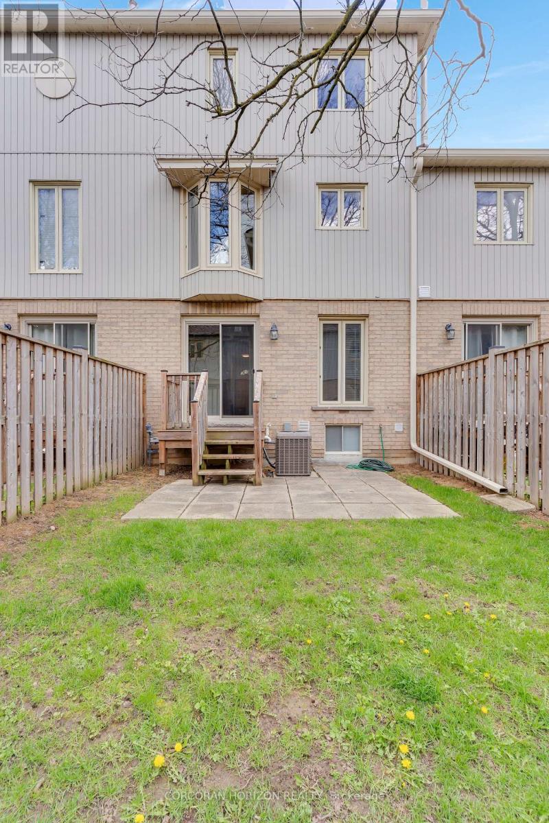 #74 302 COLLEGE AVENUE W - 44