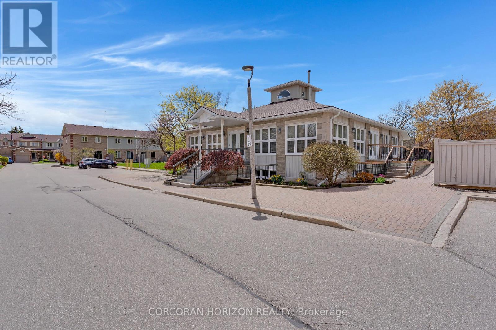 #74 302 COLLEGE AVENUE W - 46