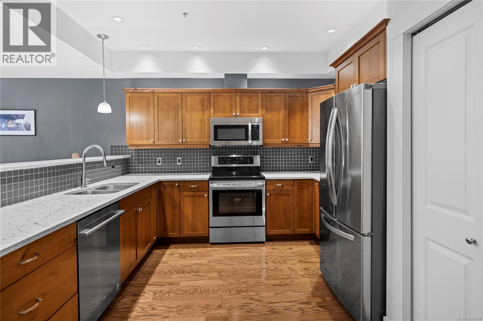 #302 1244 4th Ave - 14