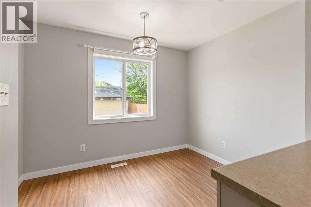 #2, 19 Third Avenue SE - 12