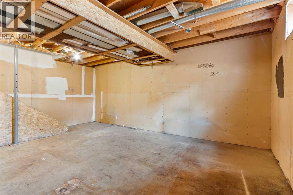 #2, 19 Third Avenue SE - 24