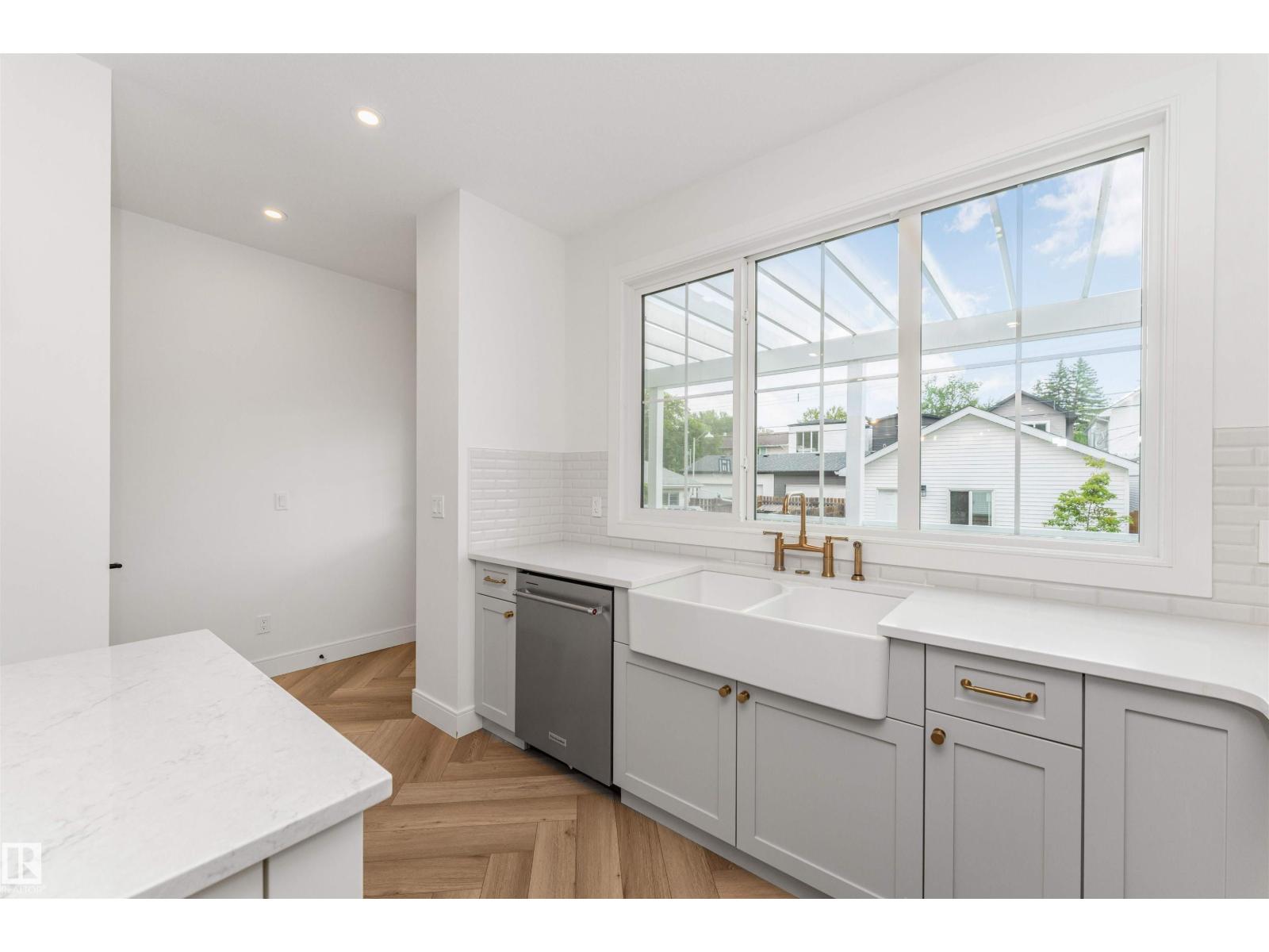 10439 144 ST NW - 41