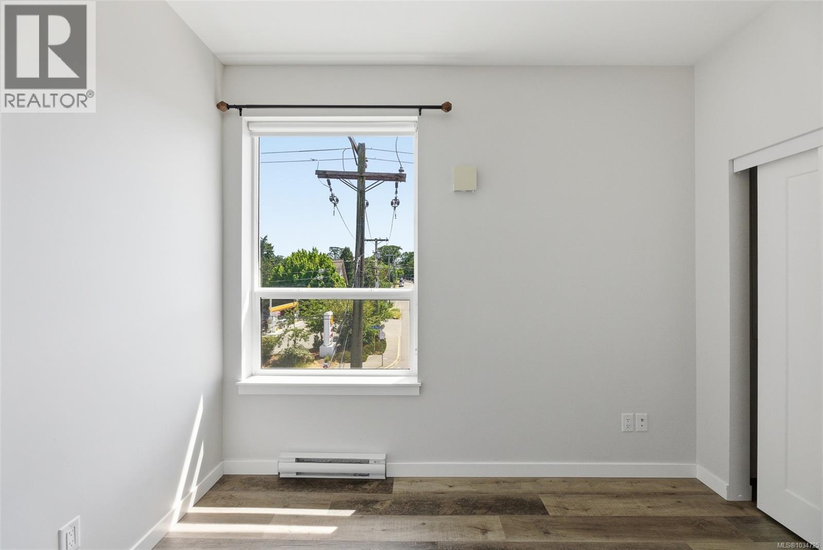#303 1515 Redfern St - 13