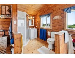 1033 Seventh Ave, Ucluelet, BC V0R3A0 Photo 21