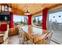 1033 Seventh Ave, Ucluelet, BC V0R3A0 Photo 14